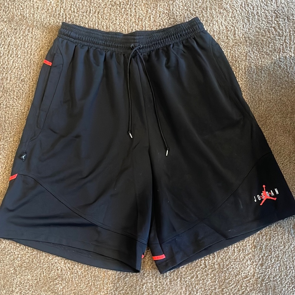 Jordan brand men’s size XXL black shorts with accent color.